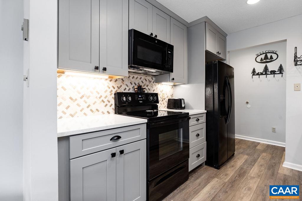 2056 Stone Ridge Roseland, VA 22967 - Photo 13 of 24 a kitchen with a appliances and cabinets