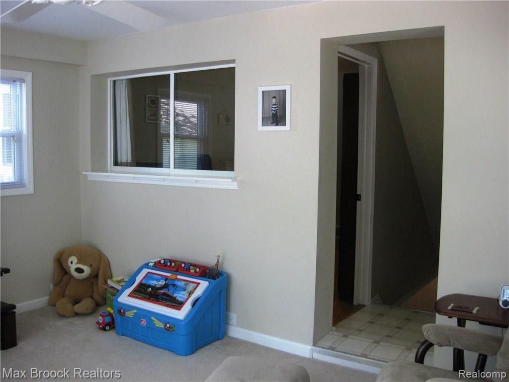 31533 Marblehead Road Farmington, MI 48336 - Photo 22 of 38 Family Room