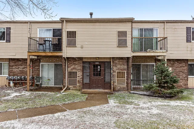 $94,900 | 38250 Fairway Court, Unit 69B, Clinton Township, MI 48038