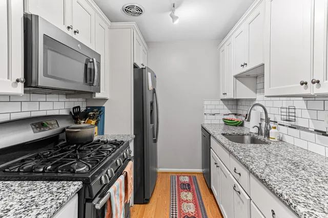 $94,900 | 38250 Fairway Court, Unit 69B, Clinton Township, MI 48038