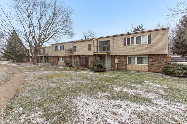 $94,900 | 38250 Fairway Court, Unit 69B, Clinton Township, MI 48038