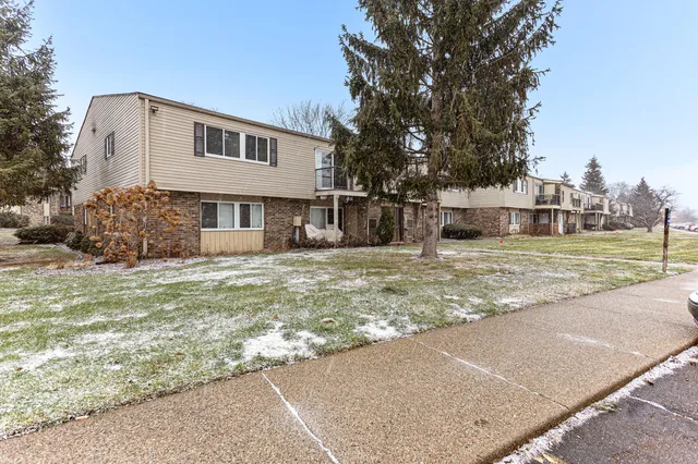 $94,900 | 38250 Fairway Court, Unit 69B, Clinton Township, MI 48038