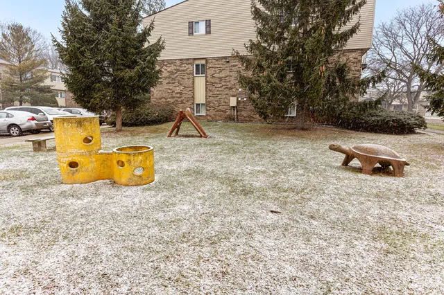 $94,900 | 38250 Fairway Court, Unit 69B, Clinton Township, MI 48038