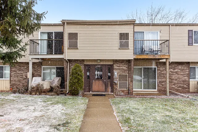 $94,900 | 38250 Fairway Court, Unit 69B, Clinton Township, MI 48038