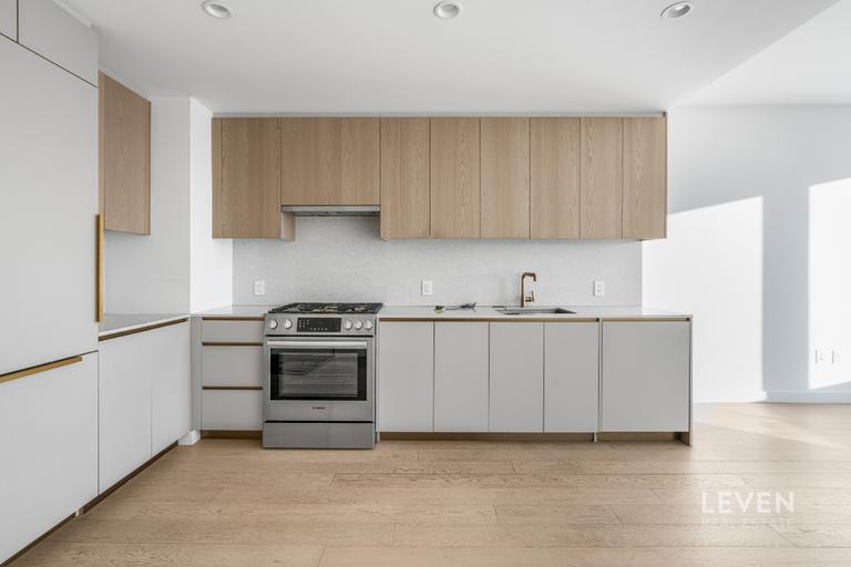 3 Court Square, Unit 2010 Queens, NY 11101 - Photo 2 of 14 Photo 2