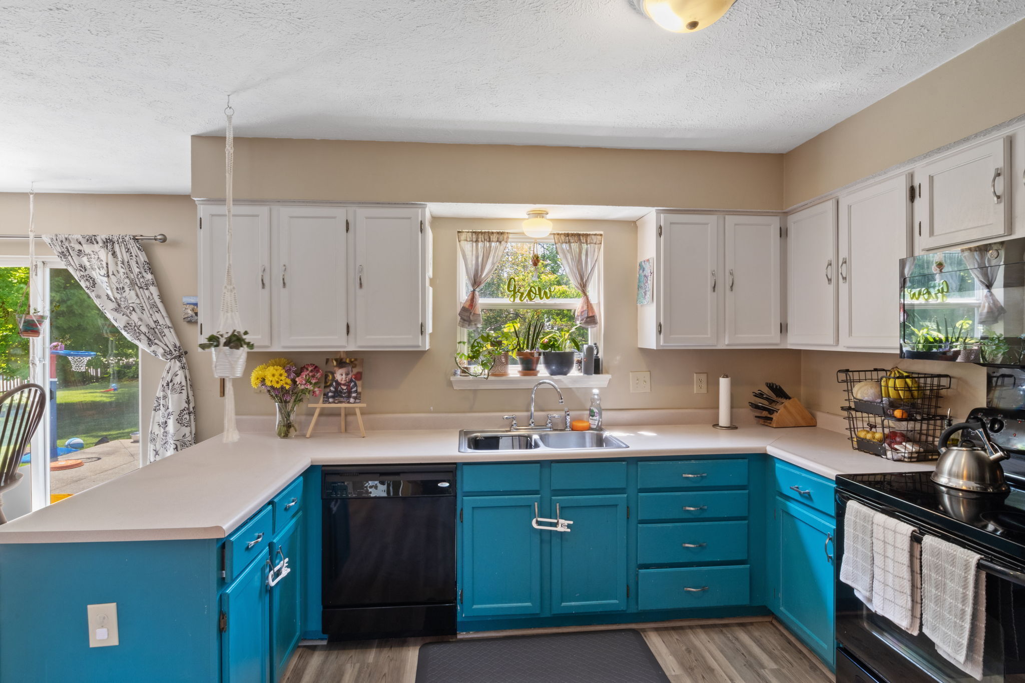 7950 Pine Lake Road Indianapolis, IN 46268 - Photo 12 of 35