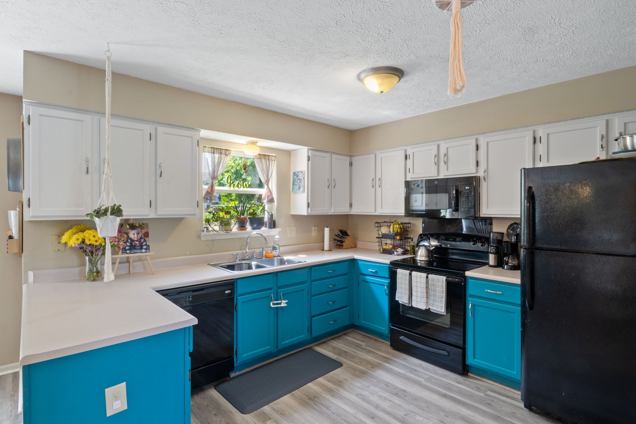 7950 Pine Lake Road Indianapolis, IN 46268 - Photo 13 of 35