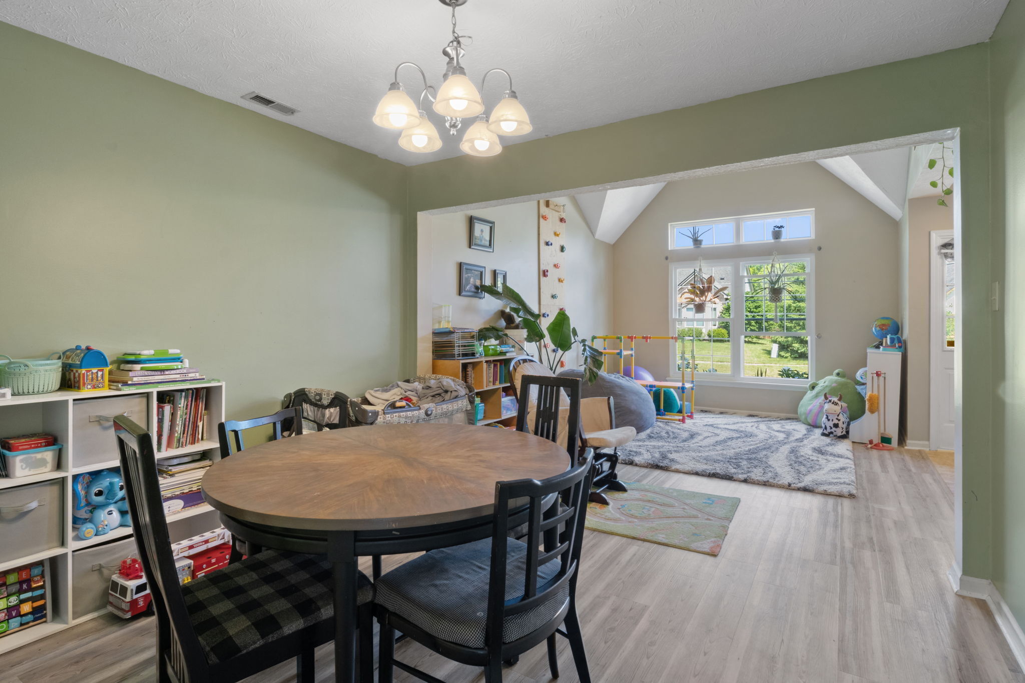 7950 Pine Lake Road Indianapolis, IN 46268 - Photo 10 of 35