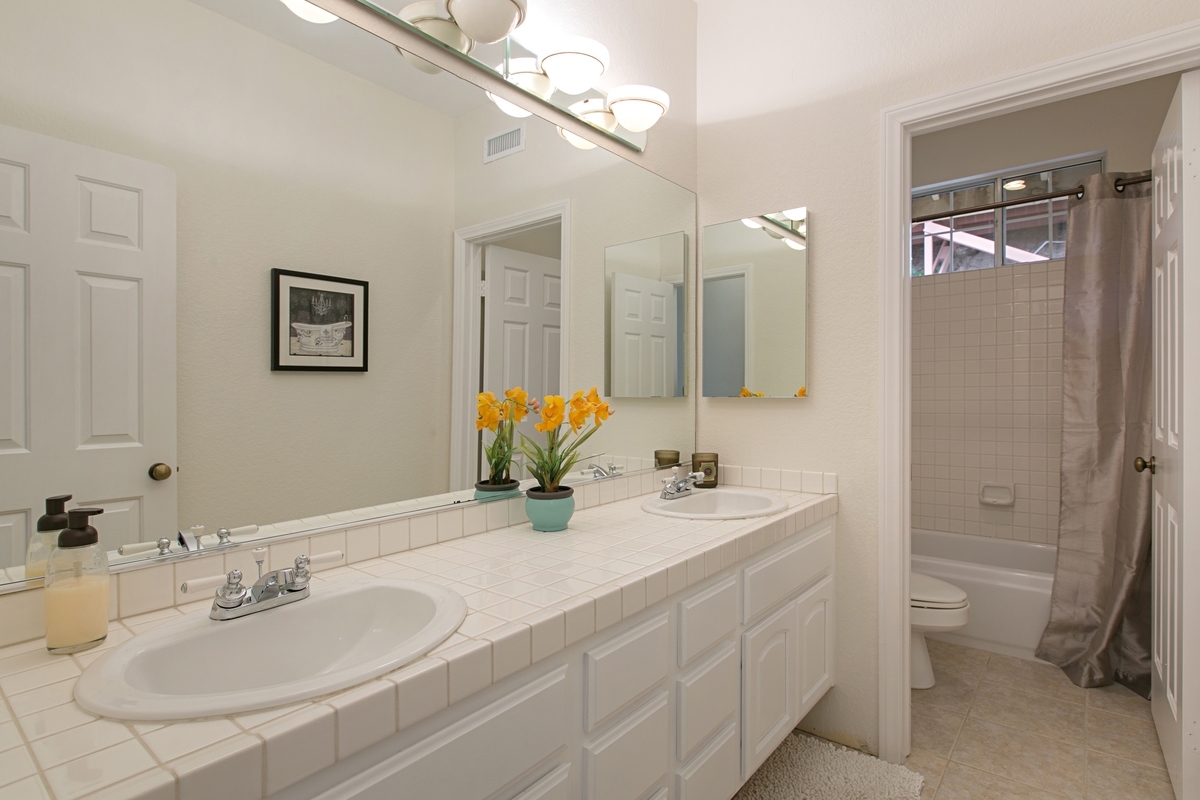 2020 Ridgecrest Place Escondido, CA 92029 - Photo 15 of 25 Gallery Image 15