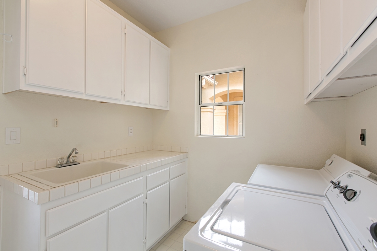 2020 Ridgecrest Place Escondido, CA 92029 - Photo 17 of 25 Gallery Image 17