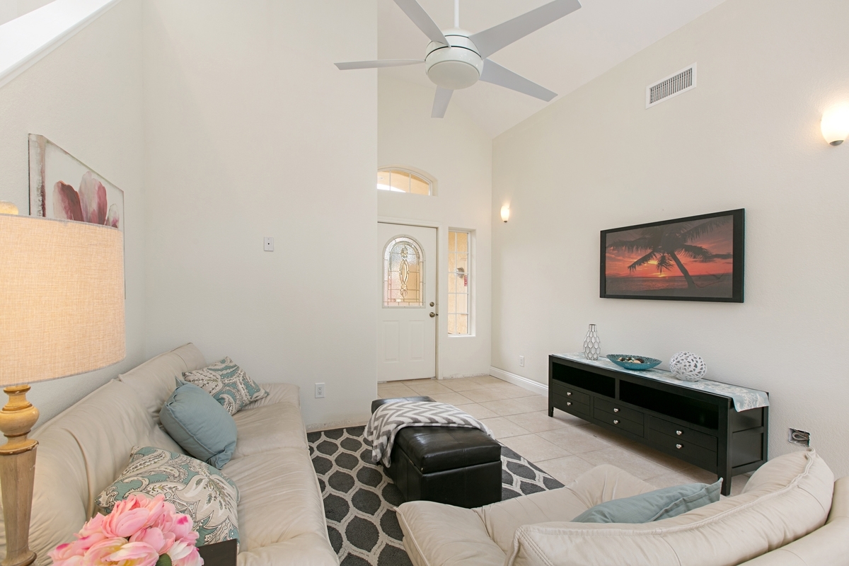 2020 Ridgecrest Place Escondido, CA 92029 - Photo 21 of 25 Guest house family room
