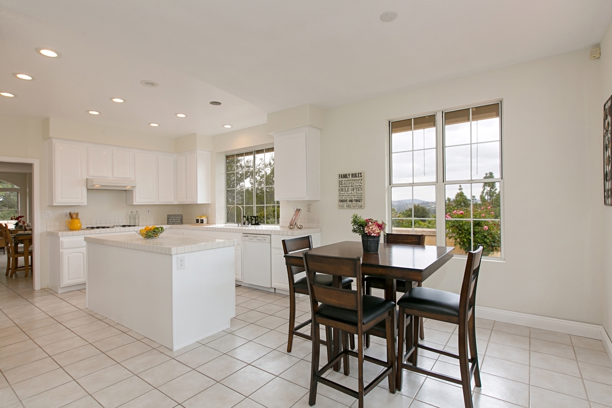 2020 Ridgecrest Place Escondido, CA 92029 - Photo 8 of 25 Gallery Image 8