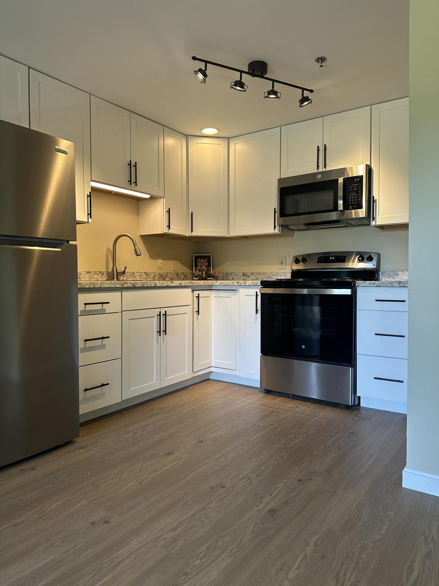 574 Main Street, Unit 111 Damariscotta, ME 04543 - Photo 5 of 18