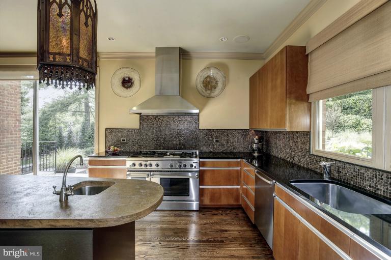 1344 Kirby Road McLean, VA 22101 - Photo 22 of 29 Kitchen