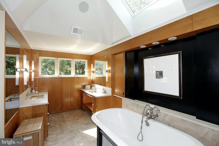 1344 Kirby Road McLean, VA 22101 - Photo 4 of 29 Bath (Master)