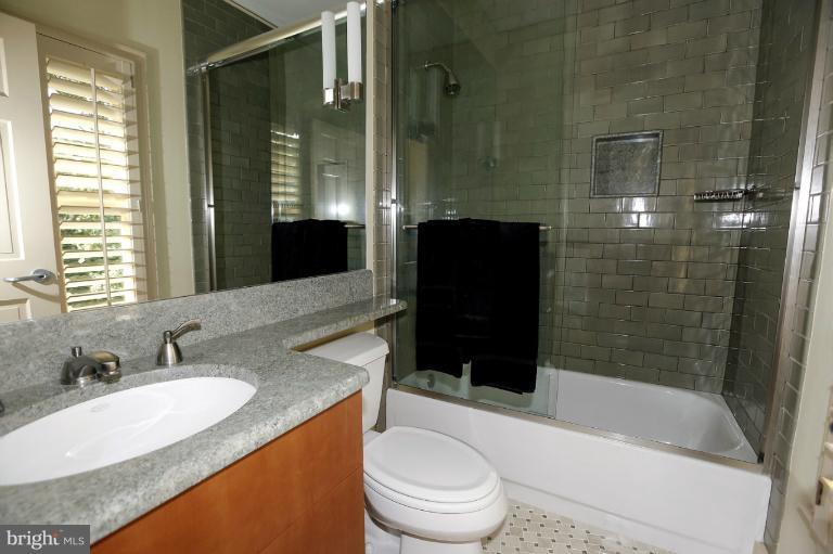1344 Kirby Road McLean, VA 22101 - Photo 8 of 29 Bath