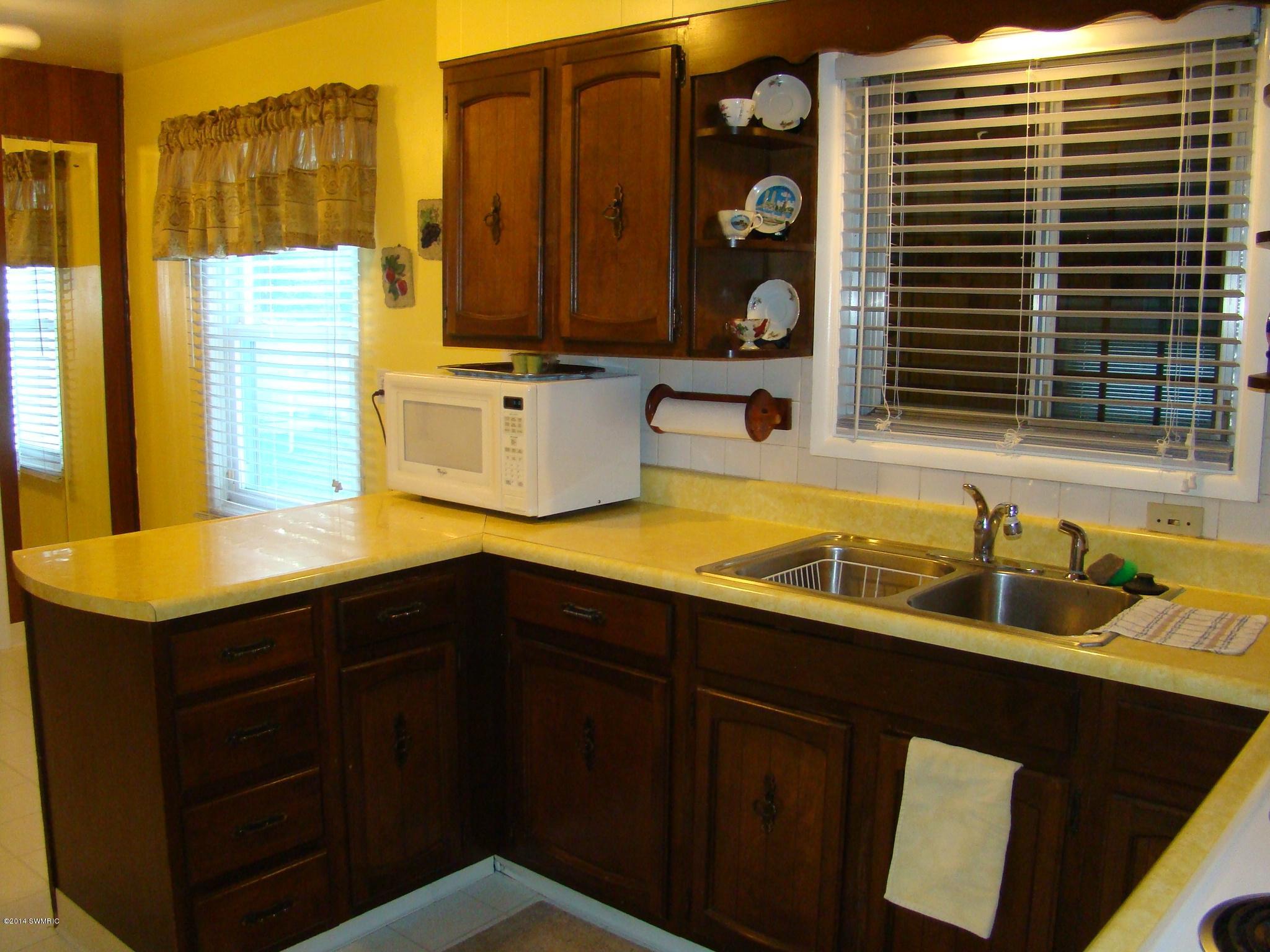 200 Elmside Road Benton Harbor, MI 49022 - Photo 1 of 49 DSC04118