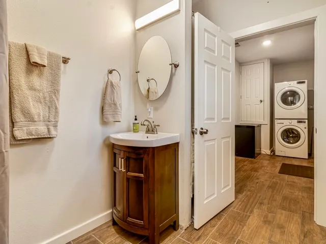 $574,000 | 143 Private Road 440, Buffalo, TX 75831