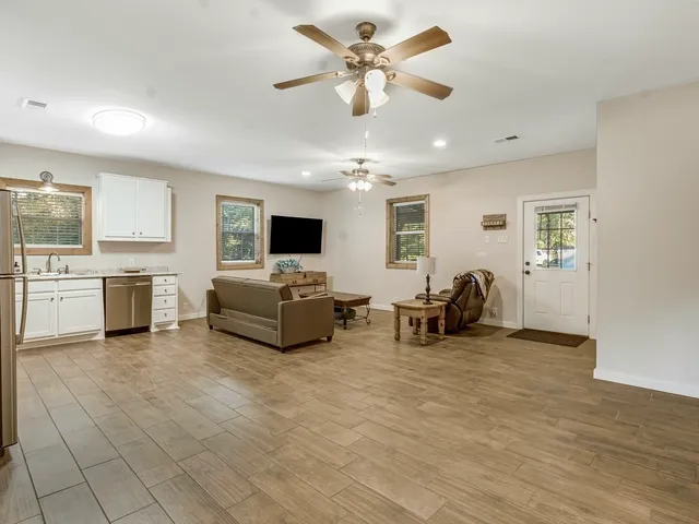 $574,000 | 143 Private Road 440, Buffalo, TX 75831