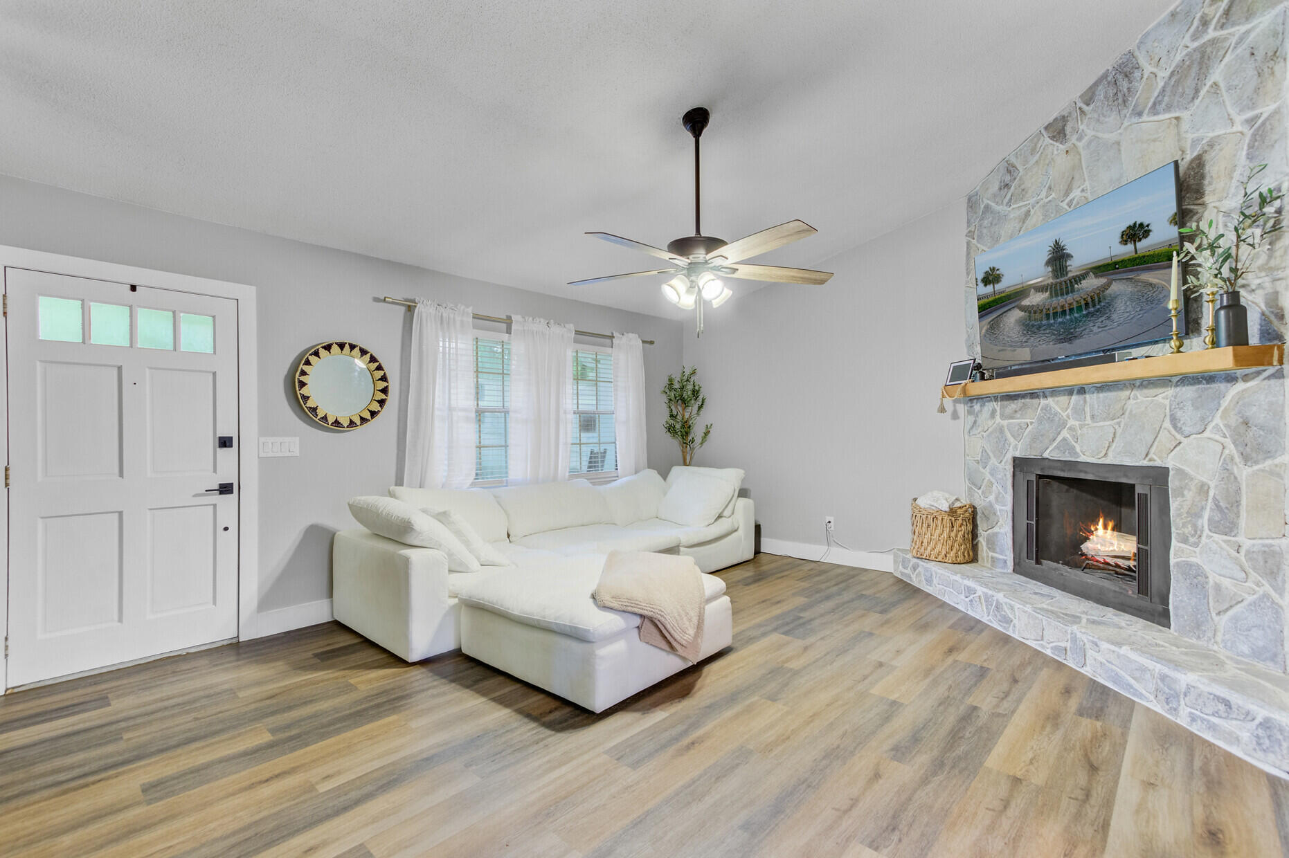 309 Kingbird Road Ladson, SC 29456 - Photo 5 of 35 309 Kingbird Road,