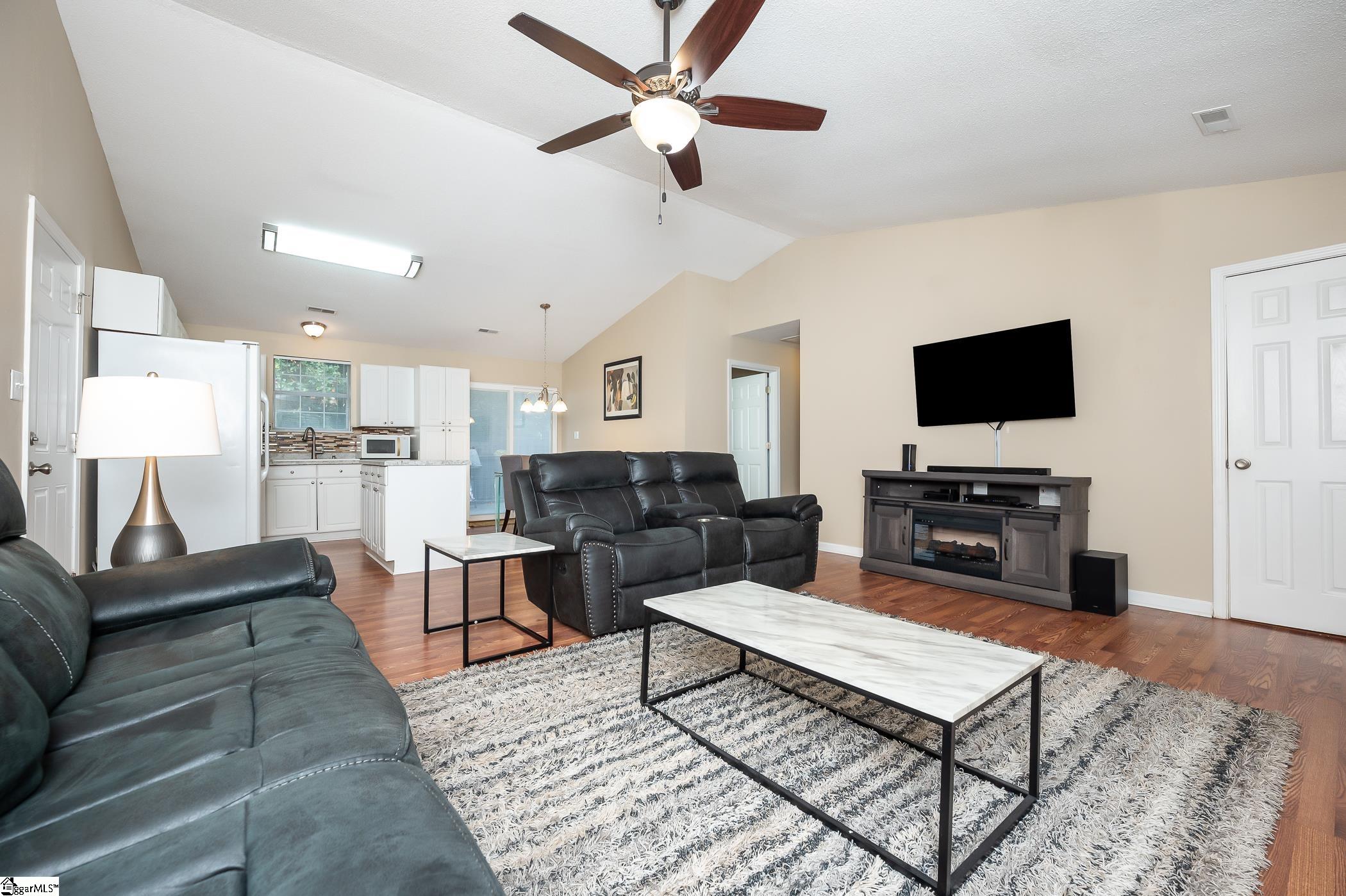 416 Maplewood Circle Greer, SC 29651 - Photo 4 of 23