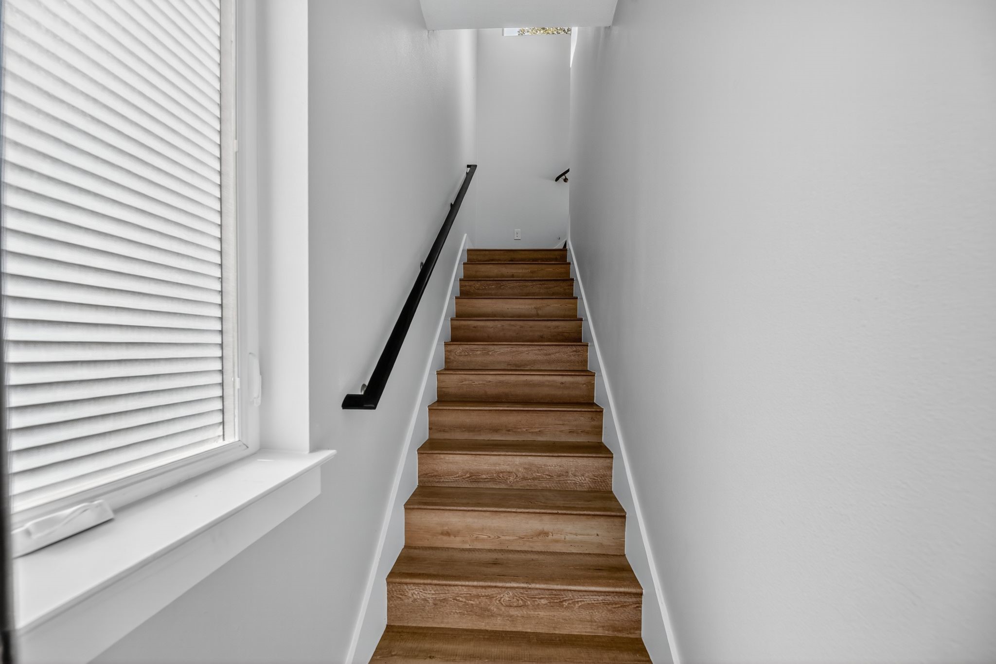 6107 Palm Circle Austin, TX 78741 - Photo 14 of 30 a view of entryway