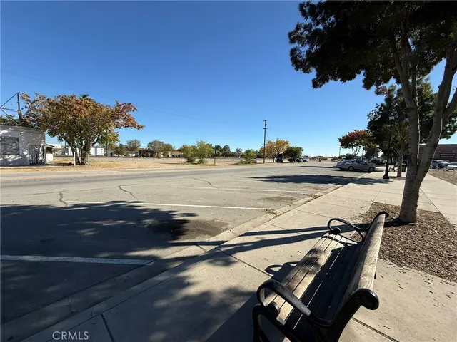 a black and white photo of a picture