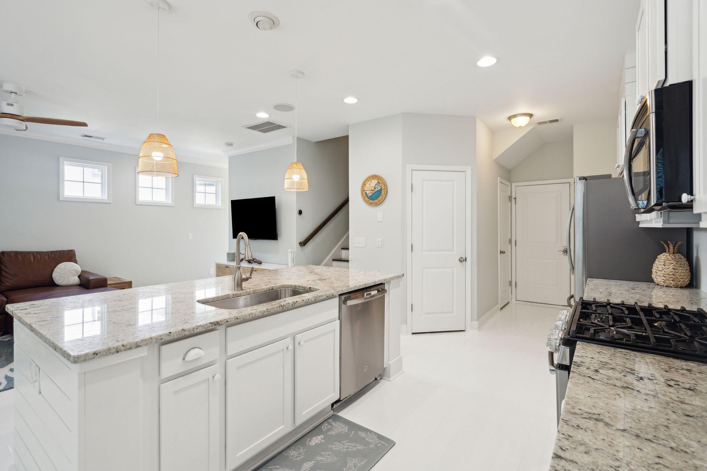 2133 Oyster Reef Lane Mount Pleasant, SC 29466 - Photo 9 of 37 2133 Oyster reef-KeenEyeMarketing-018