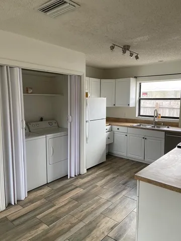 $3,000 | 43 Southwest 8th Avenue, Delray Beach, FL 33444