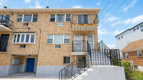 $2,800 | 334 Beach 87th Street, Unit 2 | Hammels