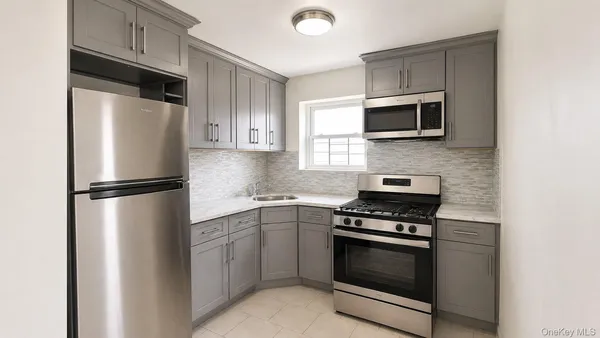$2,800 | 334 Beach 87th Street, Unit 2 | Hammels