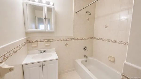 $2,800 | 334 Beach 87th Street, Unit 2 | Hammels