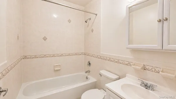 $2,800 | 334 Beach 87th Street, Unit 2 | Hammels