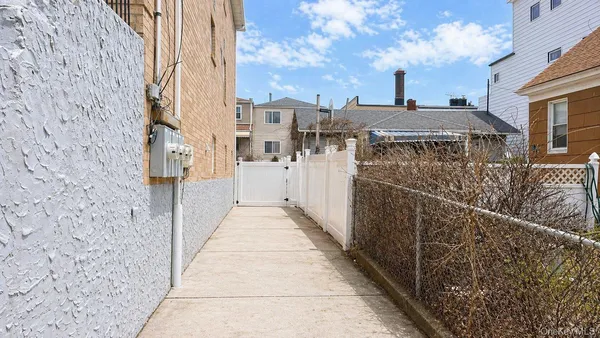 $2,800 | 334 Beach 87th Street, Unit 2 | Hammels