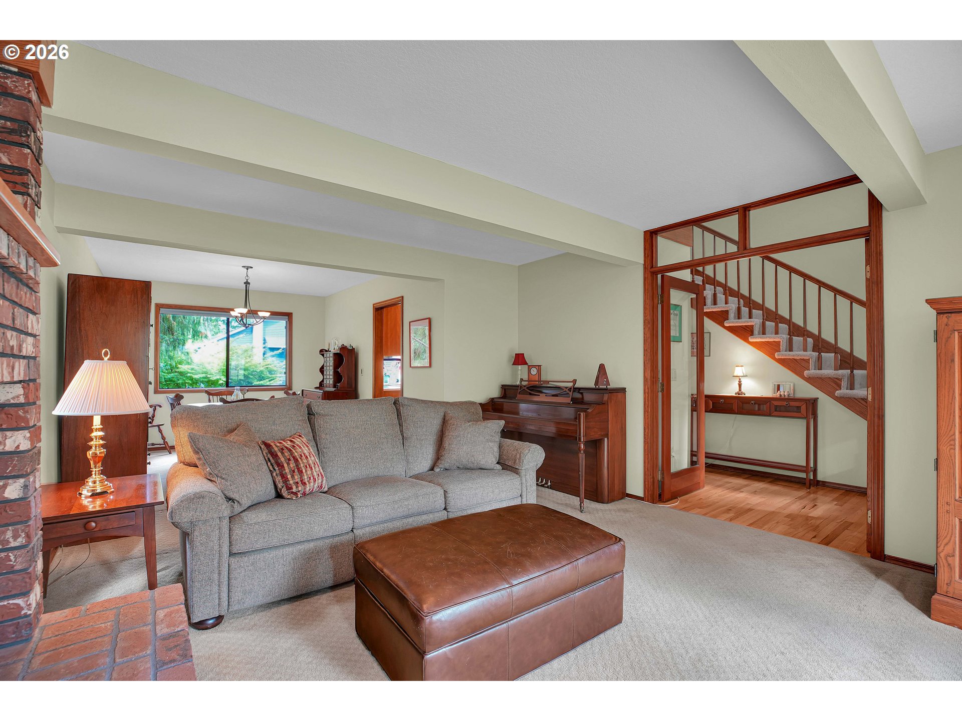 6401 Southwest Dolph Drive Portland, OR 97219 - Photo 12 of 48 Living Room/Entrance