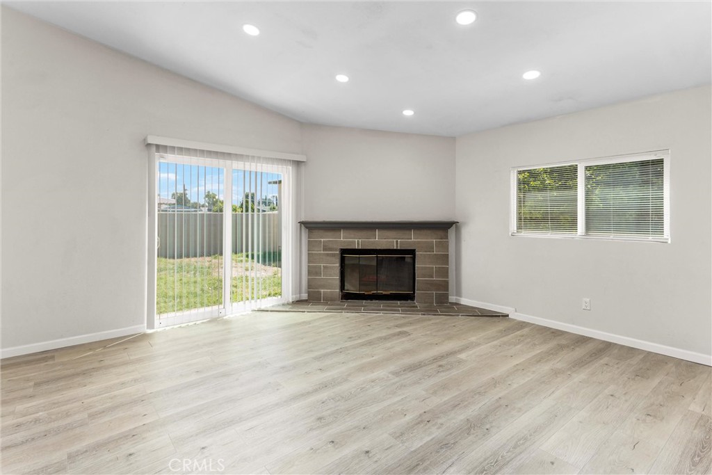 247 Grant Street Rialto, CA 92376 - Photo 15 of 40 Family room