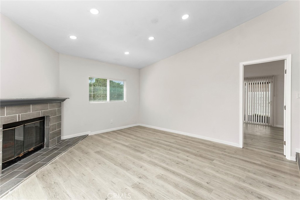 247 Grant Street Rialto, CA 92376 - Photo 16 of 40 Family room