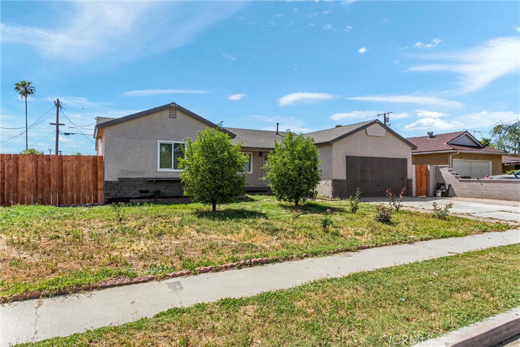 247 Grant Street Rialto, CA 92376 - Photo 4 of 40