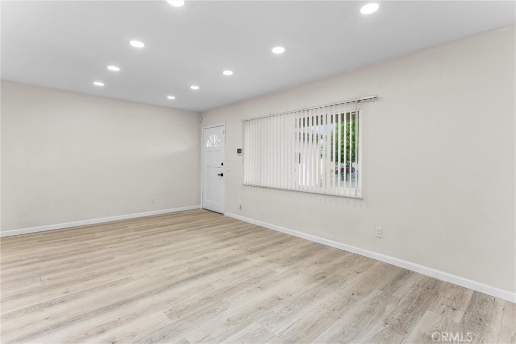 247 Grant Street Rialto, CA 92376 - Photo 6 of 40 Living room