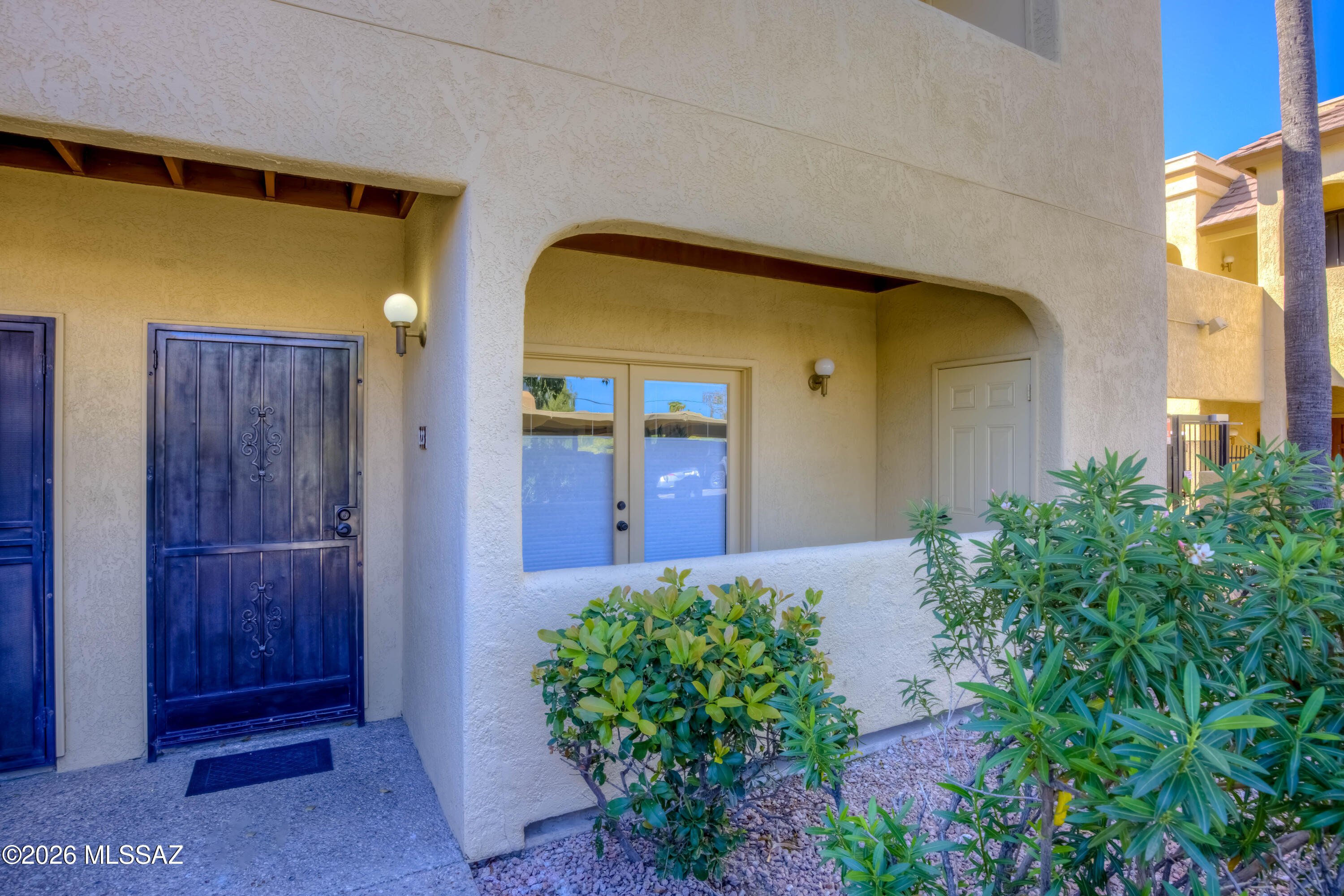 5500 North Valley View Road, Unit 123 Tucson, AZ 85718 - Photo 9 of 36 a front view of a house with a yard