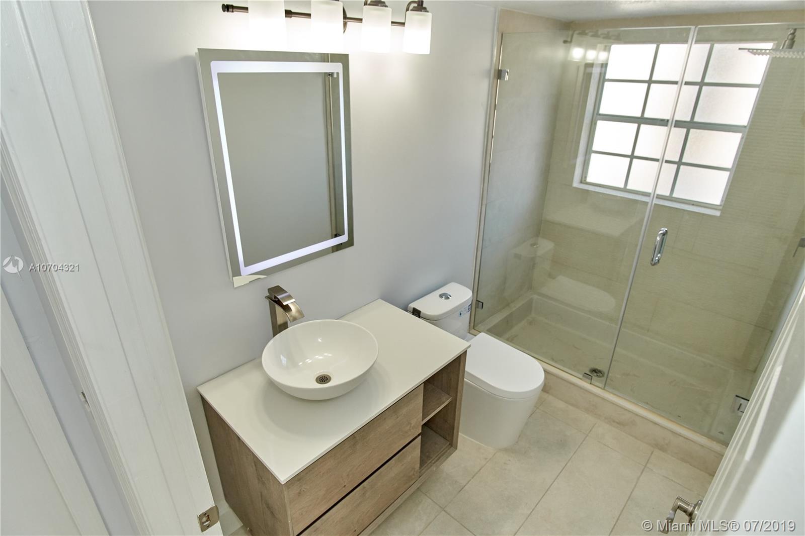 10646 Wheelhouse Circle Boca Raton, FL 33428 - Photo 33 of 34 BATHROOM 1ST FLOOR