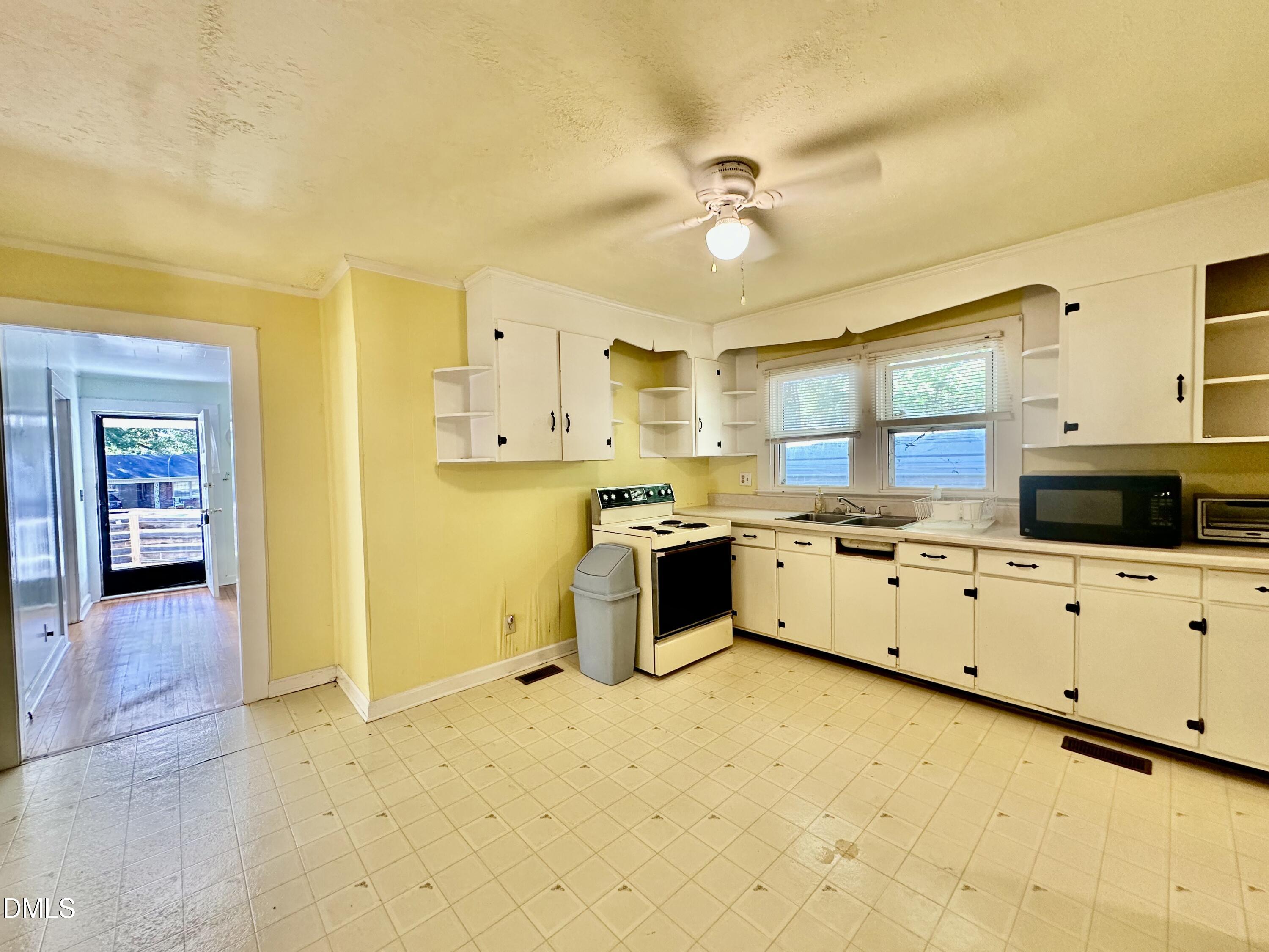 1257 Ridge Road Roxboro, NC 27573 - Photo 5 of 17 IMG_2649