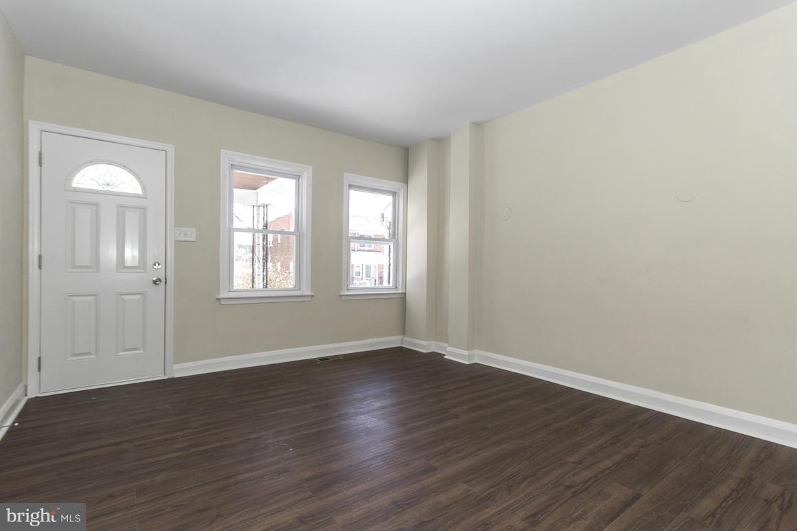 5642 Govane Avenue Baltimore, MD 21212 - Photo 9 of 20 Living Room