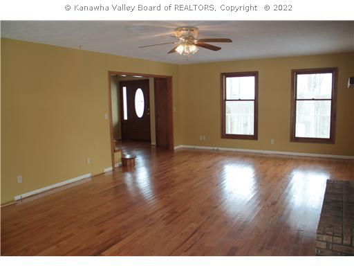 40 Mountain Crest Lane Ripley, WV 25271 - Photo 3 of 15 Living Room.