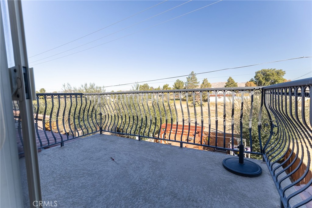 14176 Kiowa Road Apple Valley, CA 92307 - Photo 39 of 54 Balcony