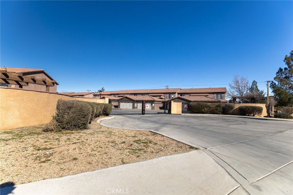 14176 Kiowa Road Apple Valley, CA 92307 - Photo 5 of 54 a view of a ocean view