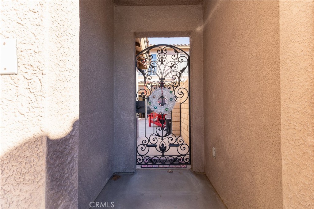 14176 Kiowa Road Apple Valley, CA 92307 - Photo 8 of 54 Entry Way
