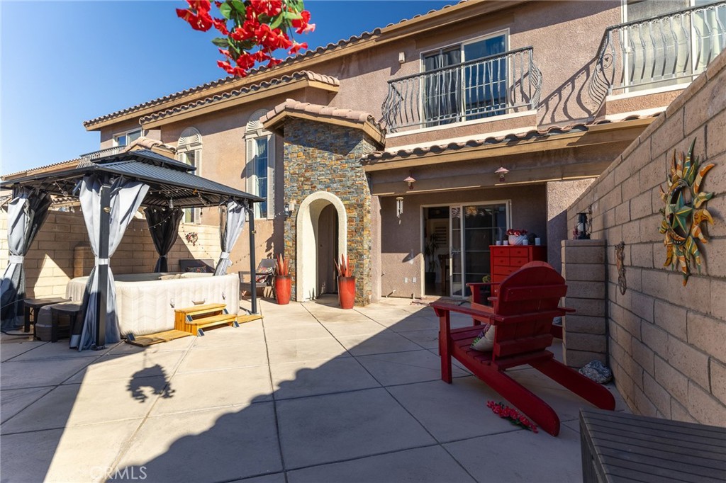 14176 Kiowa Road Apple Valley, CA 92307 - Photo 9 of 54 a view of a chairs and tables in the patio