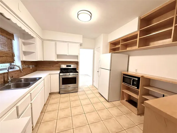 $4,300 | 845 Fairway Drive, Miami Beach, FL 33141