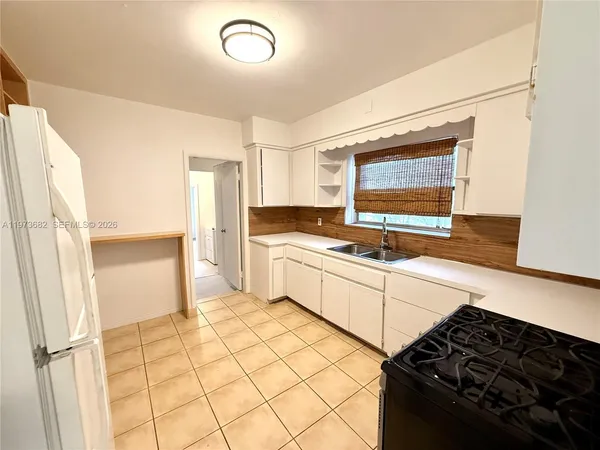 $4,300 | 845 Fairway Drive, Miami Beach, FL 33141